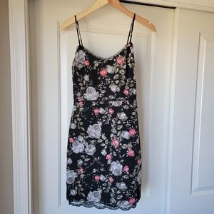 Beautiful Topshop floral black dress size 4